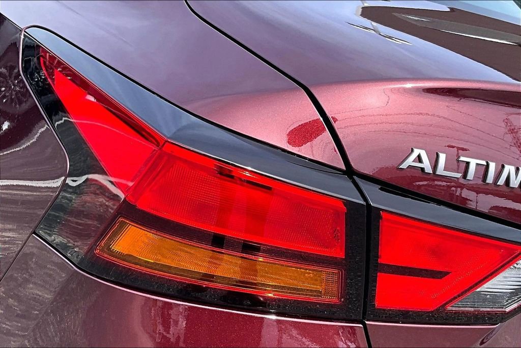 Used 2025 Nissan Altima 2.5 SL image 40