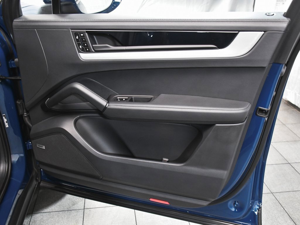 Used 2024 Porsche Cayenne S image 20