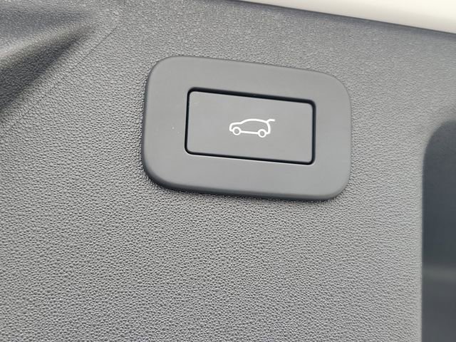 Used 2025 Land Rover Discovery Sport Dynamic SE image 13