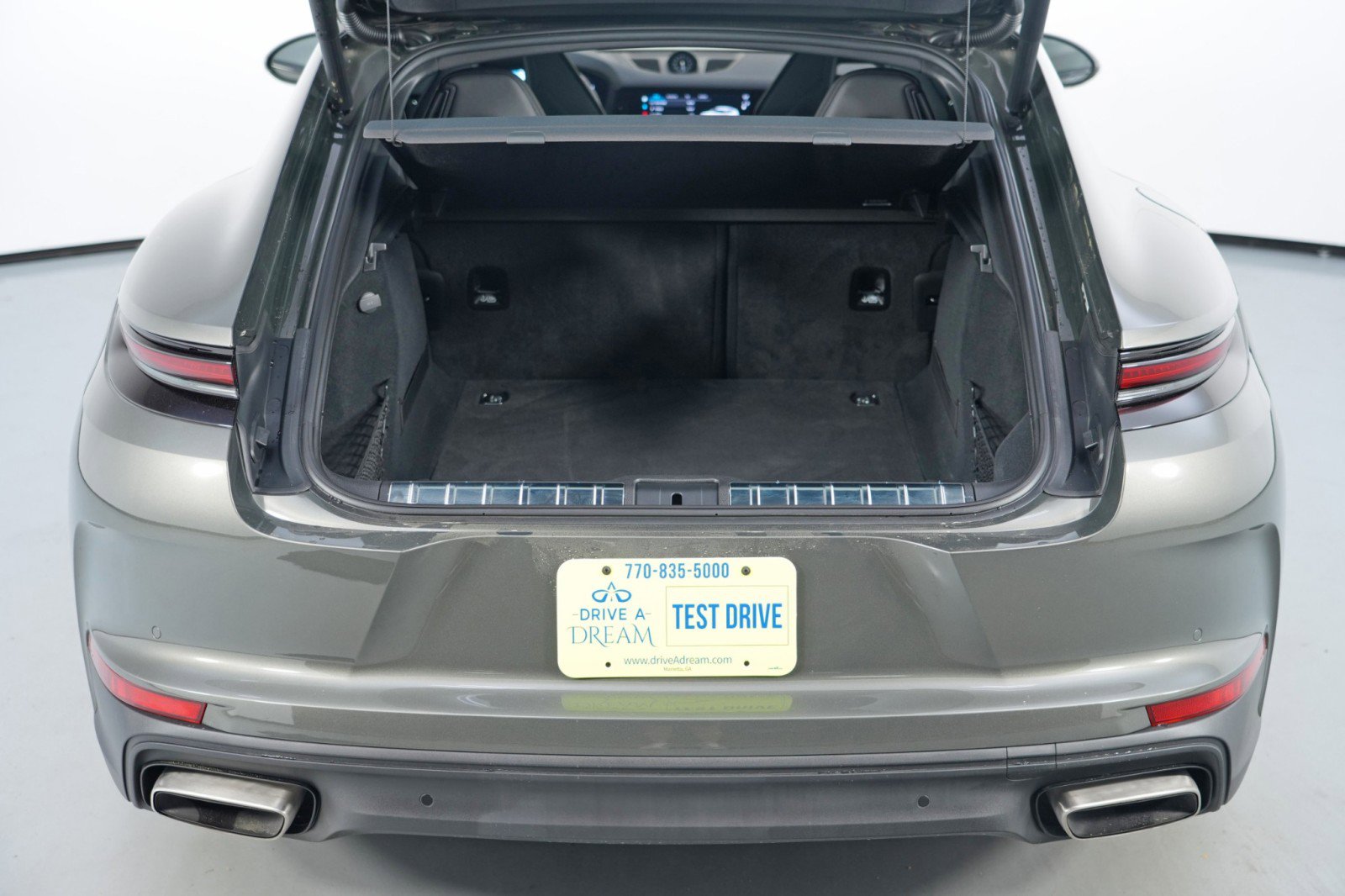 Used 2025 Porsche Panamera w/ Premium Package image 9