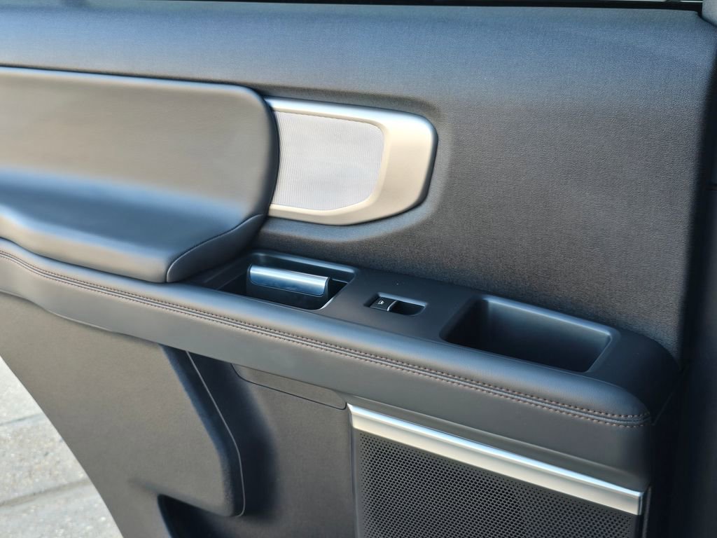 Used 2025 Ford Expedition Active image 22