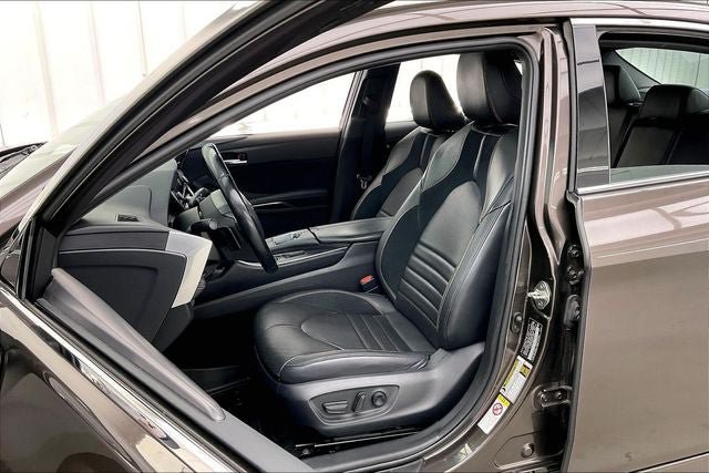 Used 2019 Toyota Avalon XSE w/ All Weather Liner Package FWD image 8