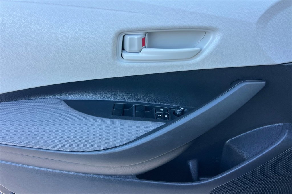 Certified 2025 Toyota Corolla LE image 10