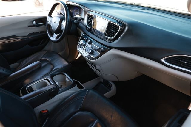Used 2020 Chrysler Pacifica Touring-L Plus image 21