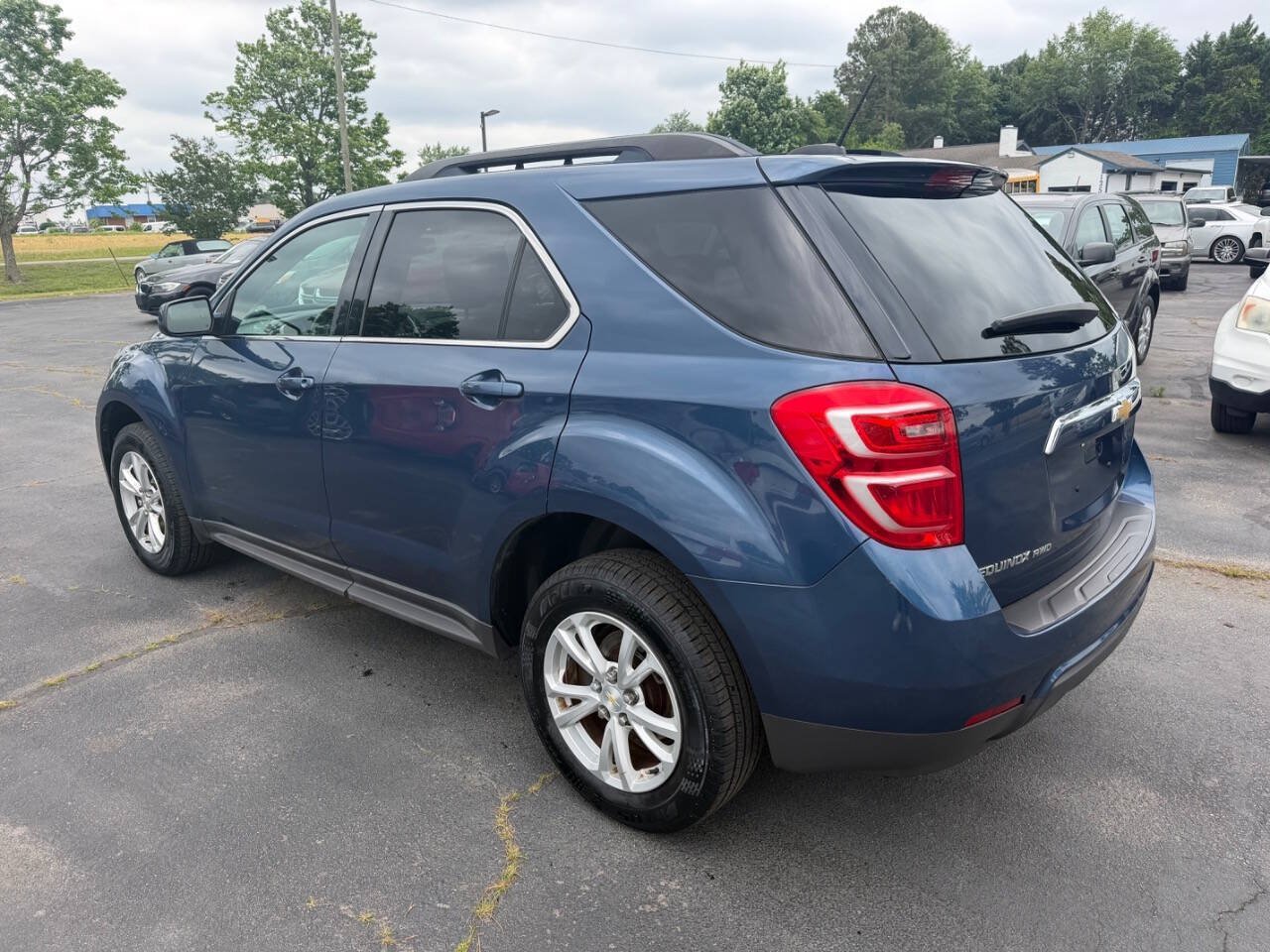 Used 2017 Chevrolet Equinox LT w/ Convenience Package AWD/4WD image 3