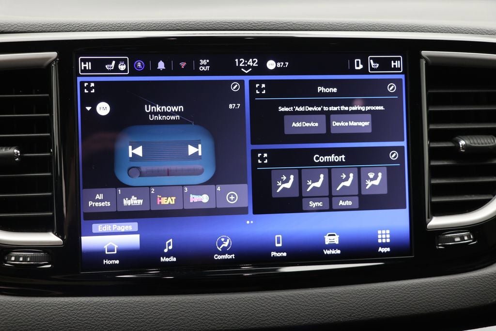 Used 2025 Chrysler Pacifica Select image 21
