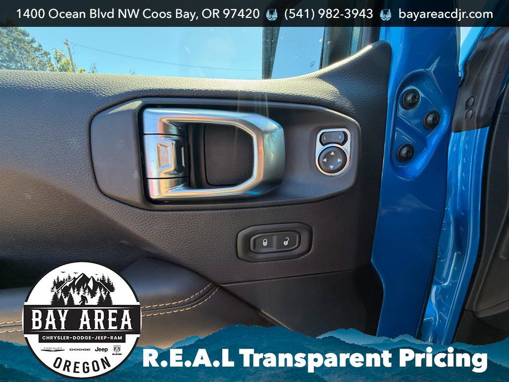 Used 2025 Jeep Gladiator Sport AWD/4WD image 11