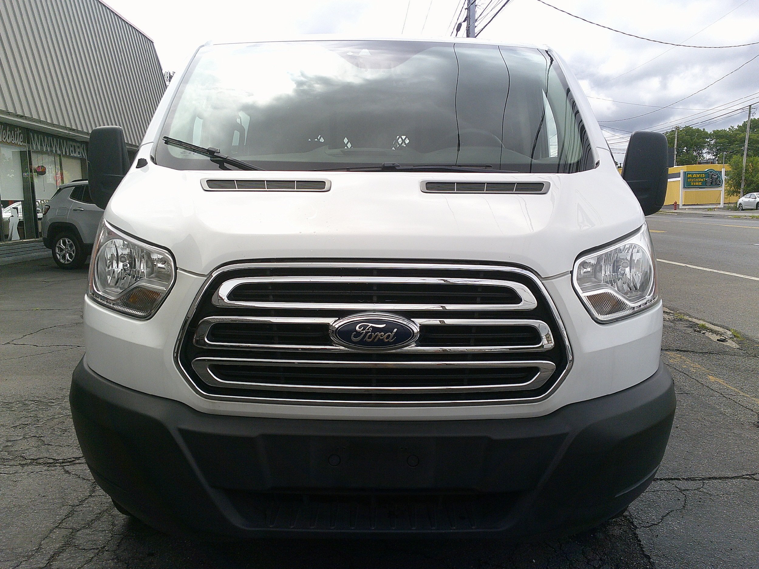 Used 2019 Ford Transit 250 130 Low Roof w/ Exterior Upgrade Package RWD image 8
