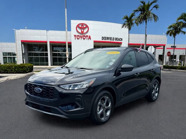 Used 2025 Ford Escape ST-Line FWD image 3