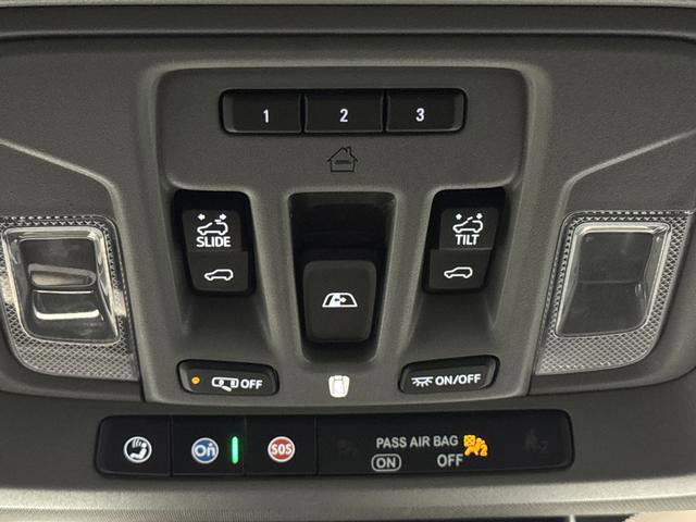 Used 2025 GMC Sierra 2500 Denali w/ Technology Package AWD/4WD image 30