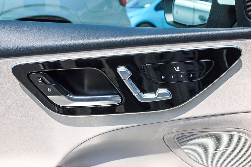 Used 2025 Mercedes-Benz C 300 4MATIC Sedan image 21