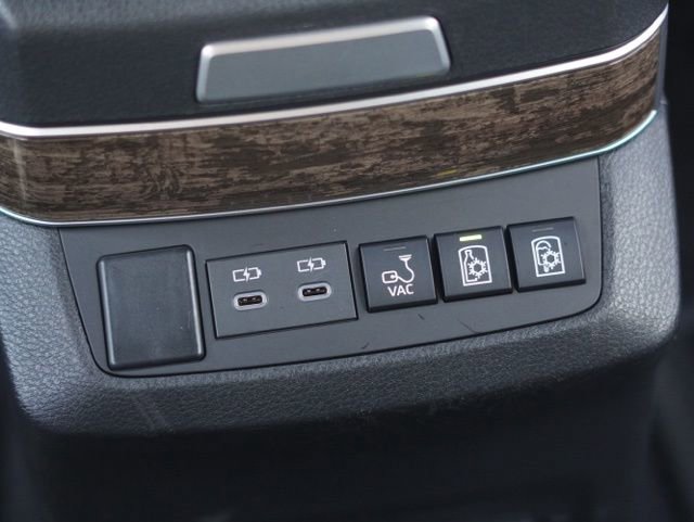 Certified 2025 Toyota Sienna Platinum image 44