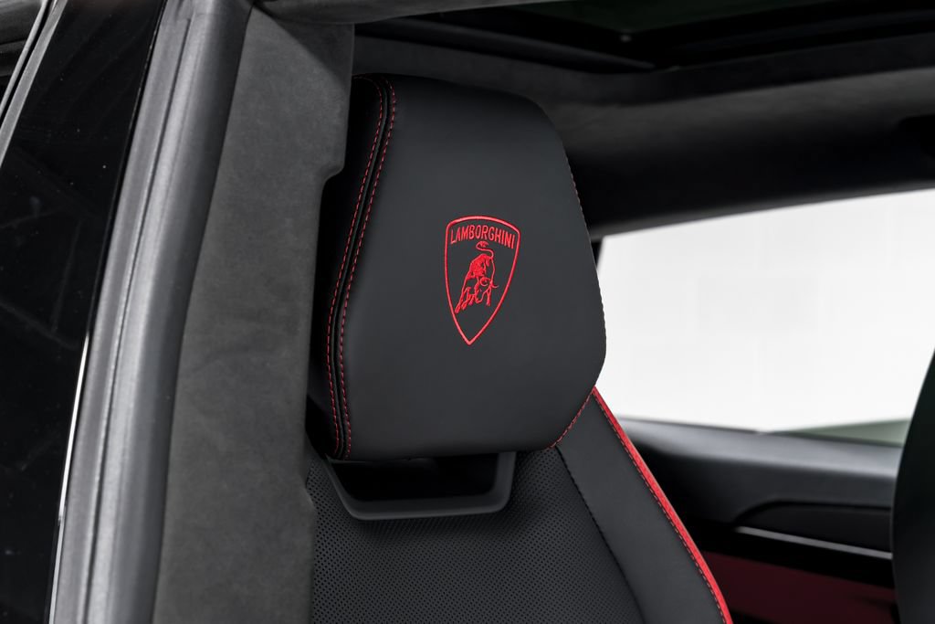 Used 2025 Lamborghini Urus S AWD/4WD image 43