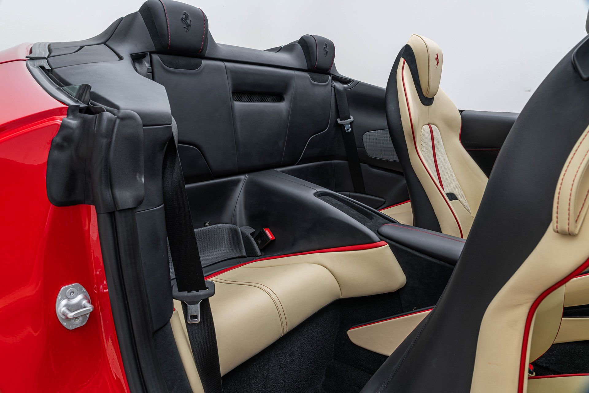 Certified 2025 Ferrari Roma Spider RWD image 62