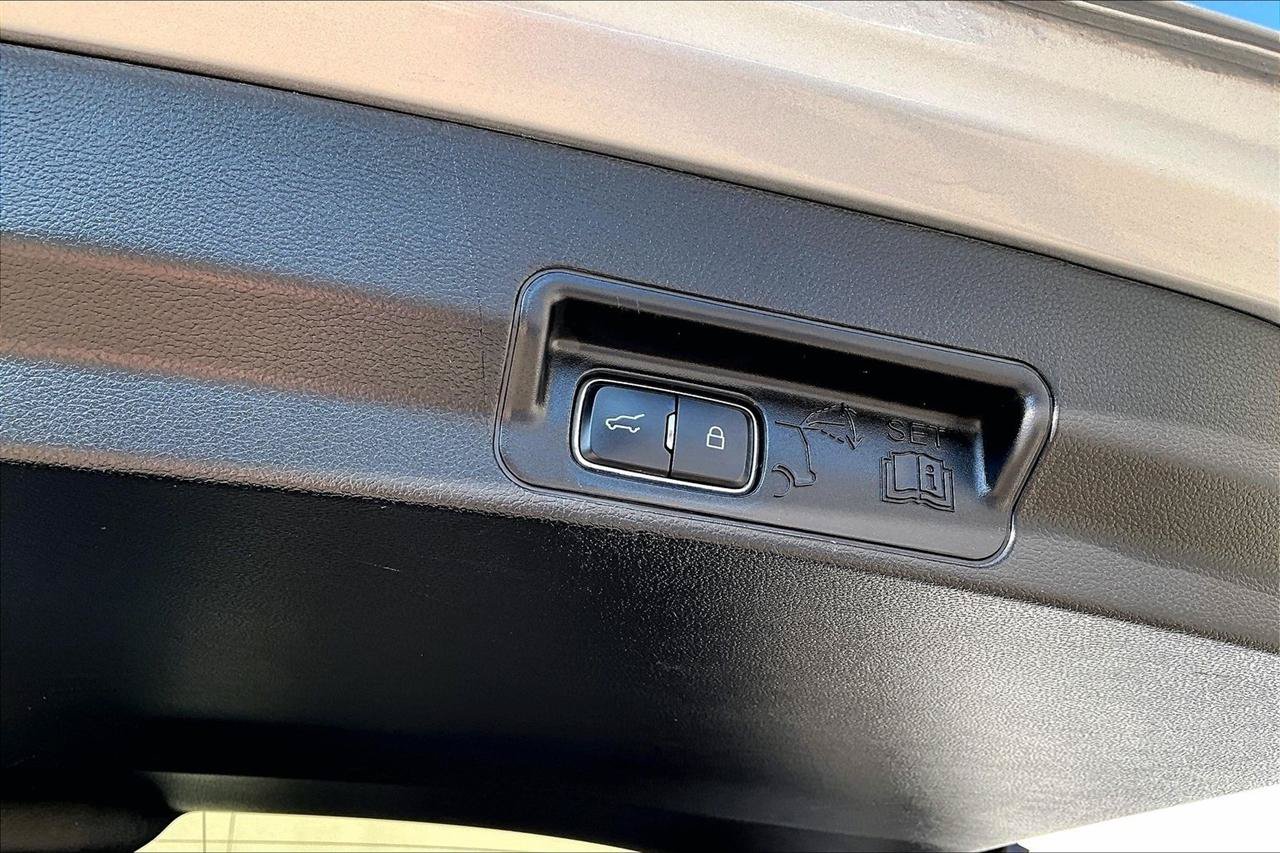 Used 2021 Ford Explorer XLT AWD/4WD image 40