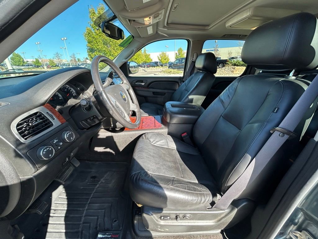 Used 2011 Chevrolet Avalanche LTZ AWD/4WD image 14