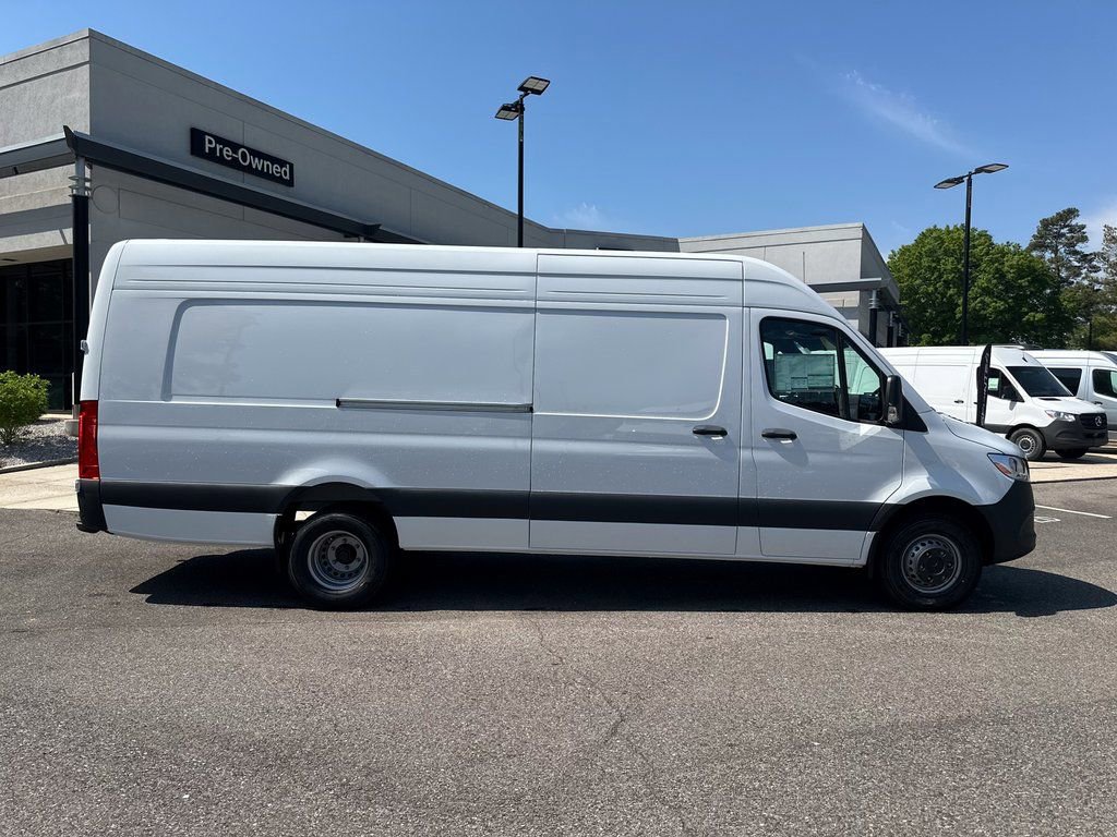 New 2025 Mercedes-Benz Sprinter 4500 image 12