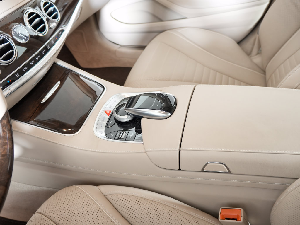 Used 2020 Mercedes-Benz S 560 4MATIC Sedan image 24