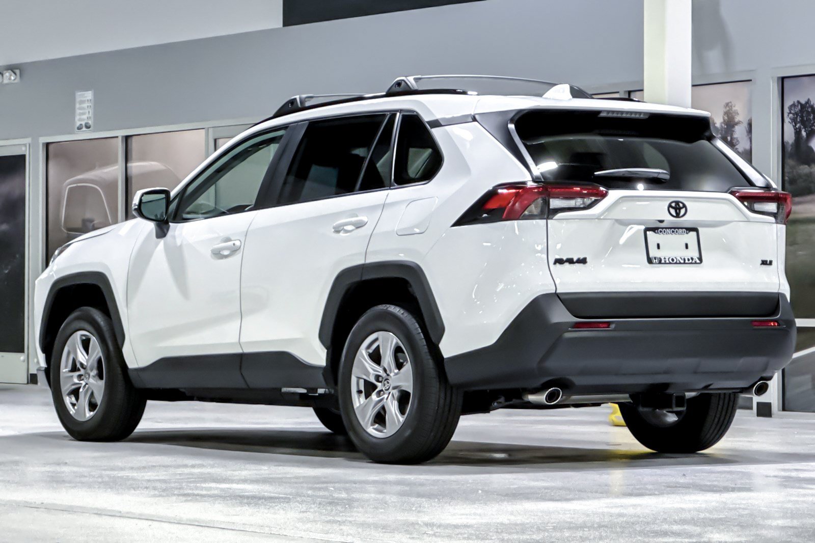 Used 2025 Toyota RAV4 XLE FWD image 3