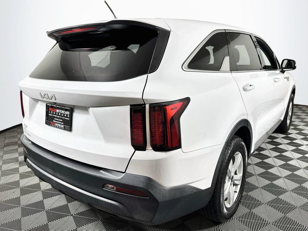 Used 2023 Kia Sorento LX FWD image 7