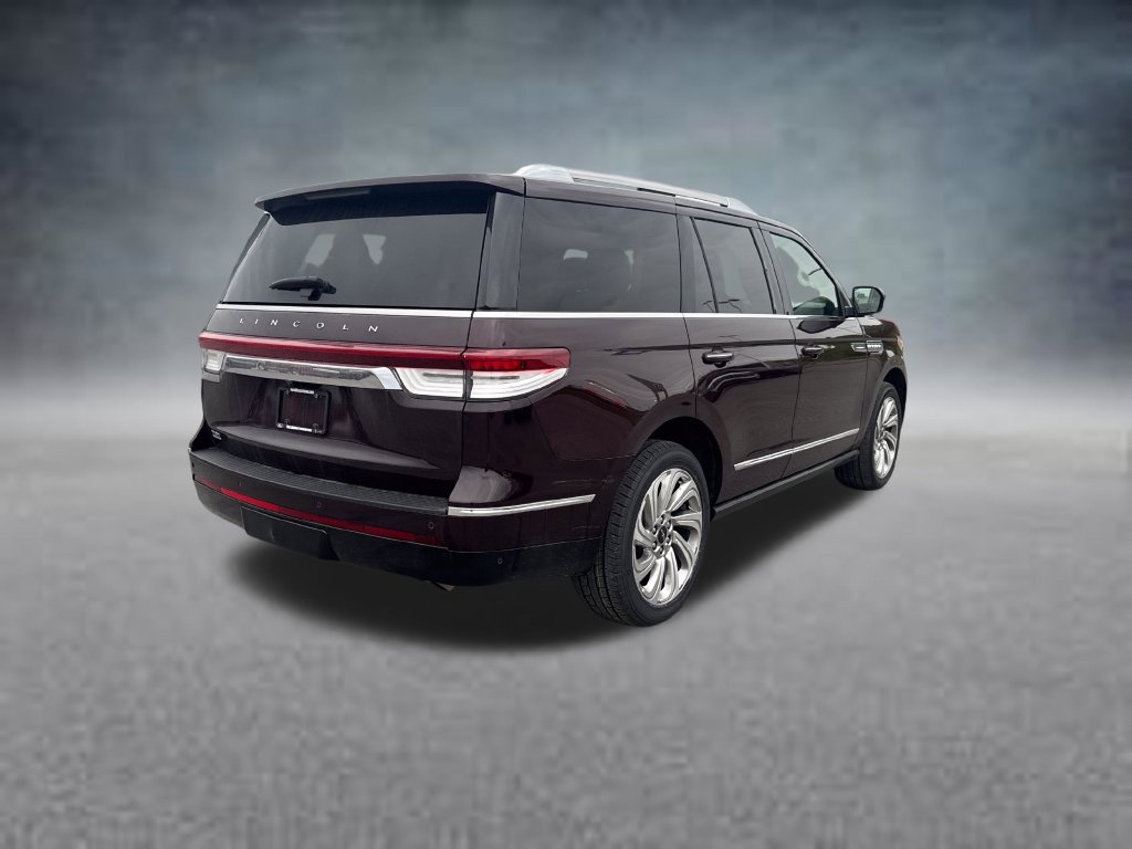 Used 2024 Lincoln Navigator Reserve AWD/4WD image 7