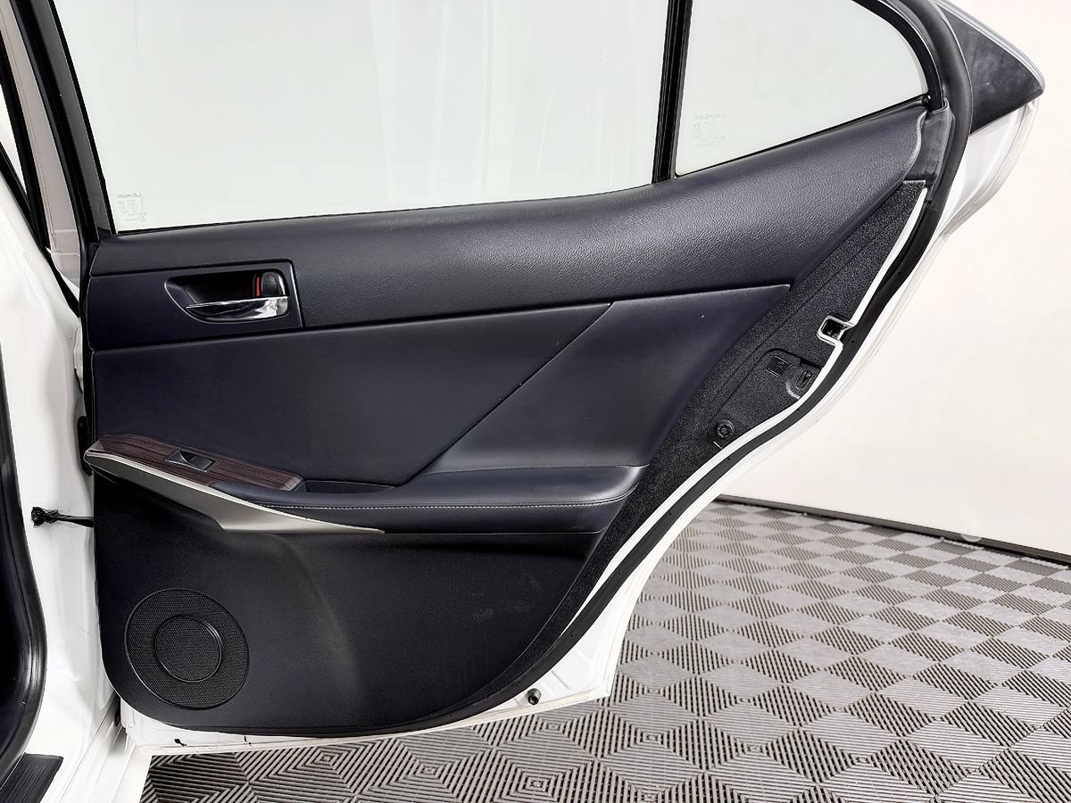 Used 2014 Lexus IS 250 w/ Luxury Package w/Gray Wood RWD image 38