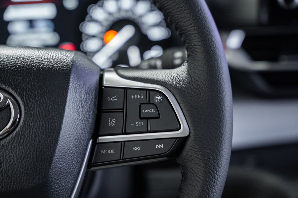 New 2026 Toyota Sienna XLE image 29