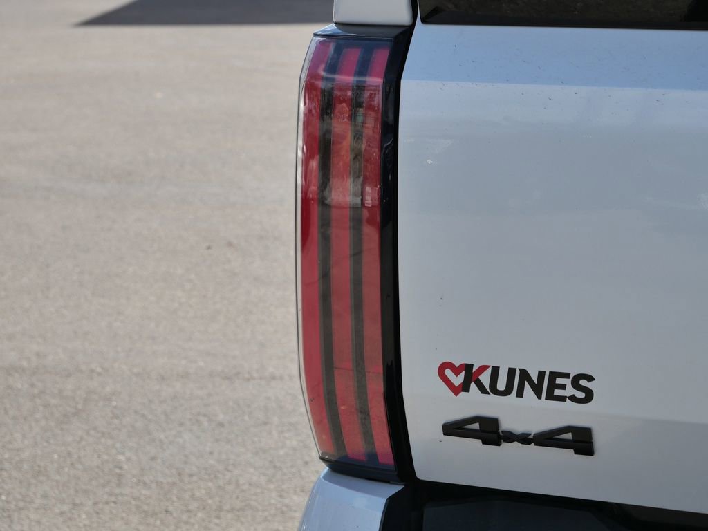 Used 2025 Toyota Tundra Platinum image 9