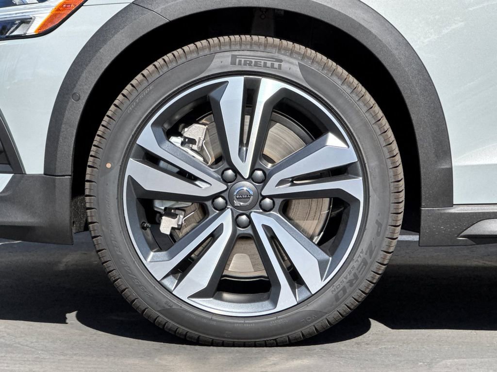 New 2026 Volvo V60 B5 Cross Country Plus w/ Climate Package image 25