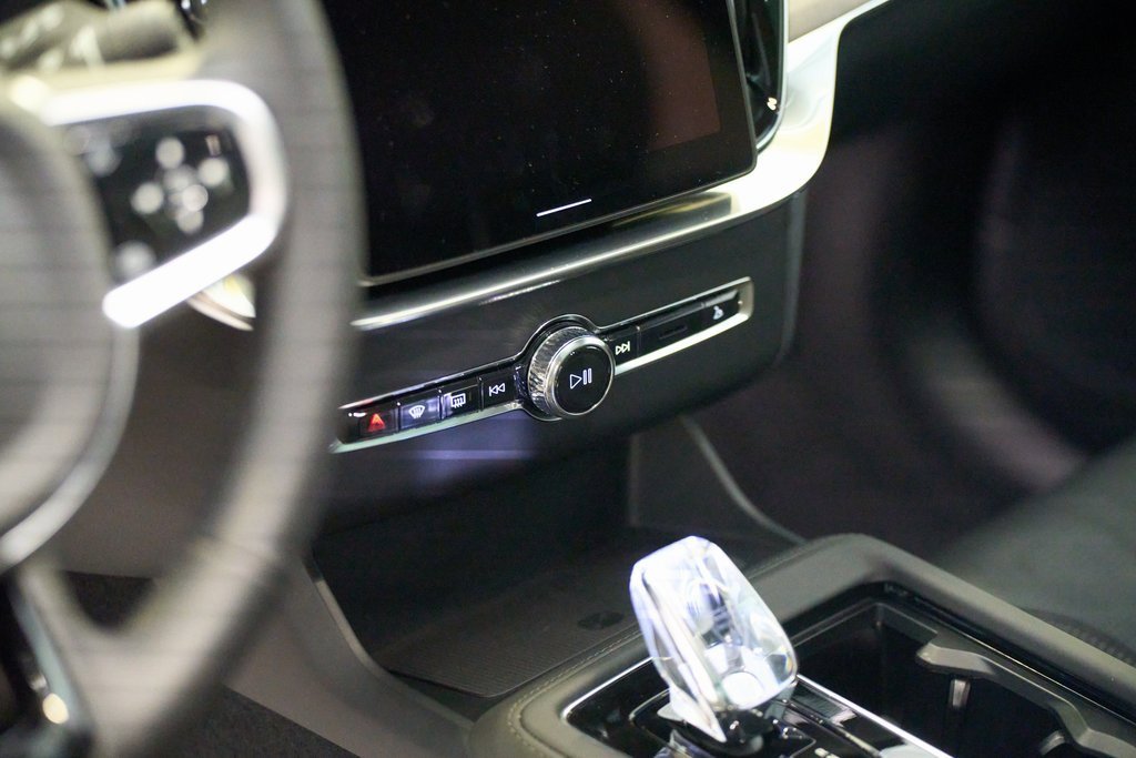 New 2025 Volvo XC90 B6 Ultra w/ Lounge Package image 8