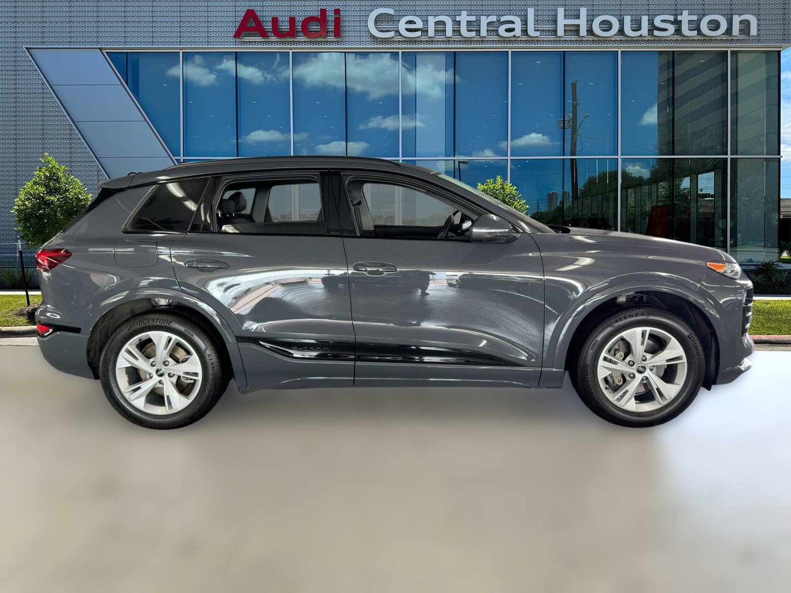 Used 2025 Audi Q6 e-tron Premium w/ Convenience Package image 8