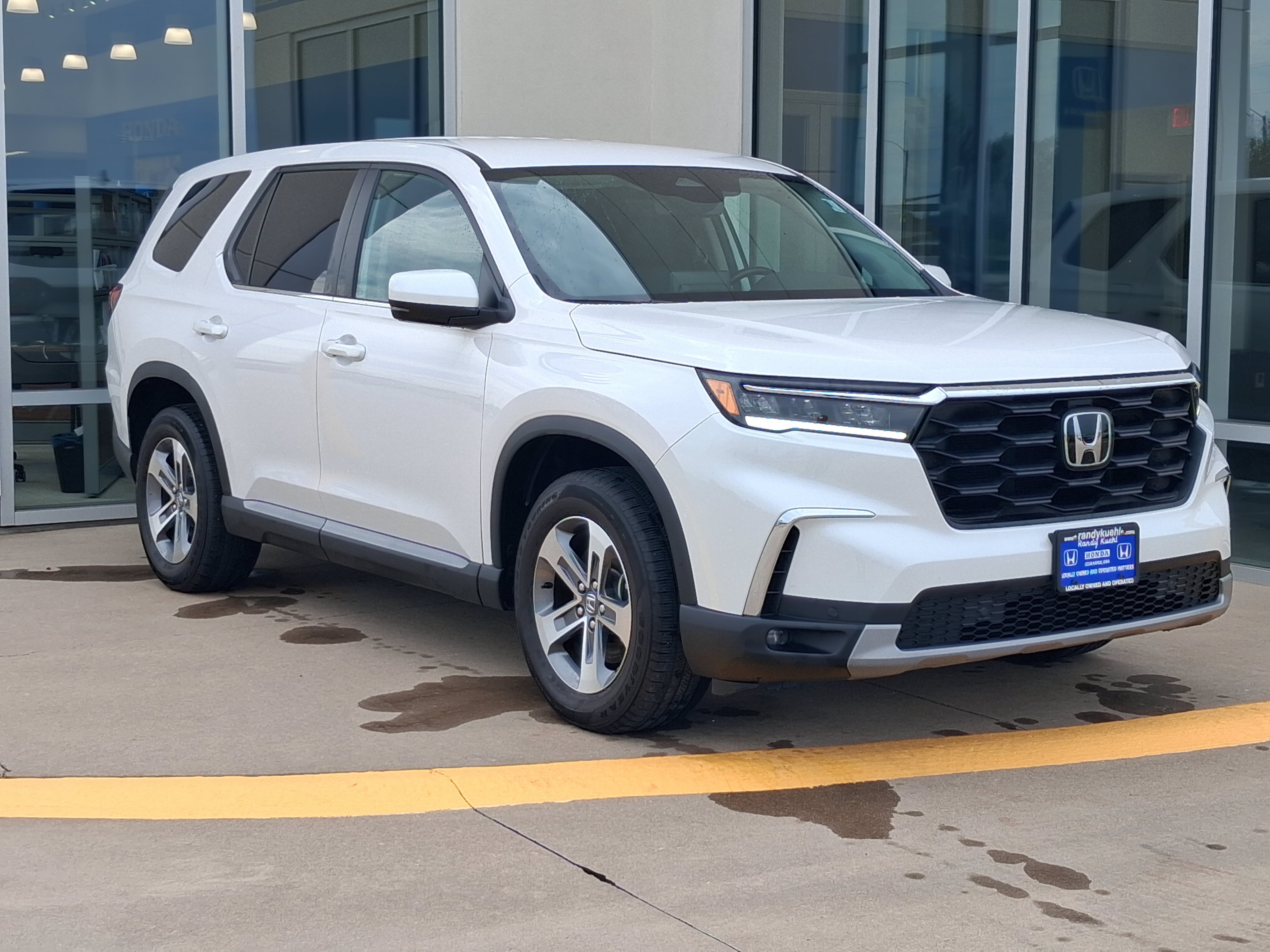 Used 2025 Honda Pilot EX-L image 4