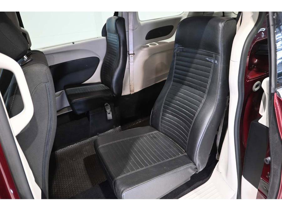 Used 2018 Chrysler Pacifica Touring Plus FWD image 25