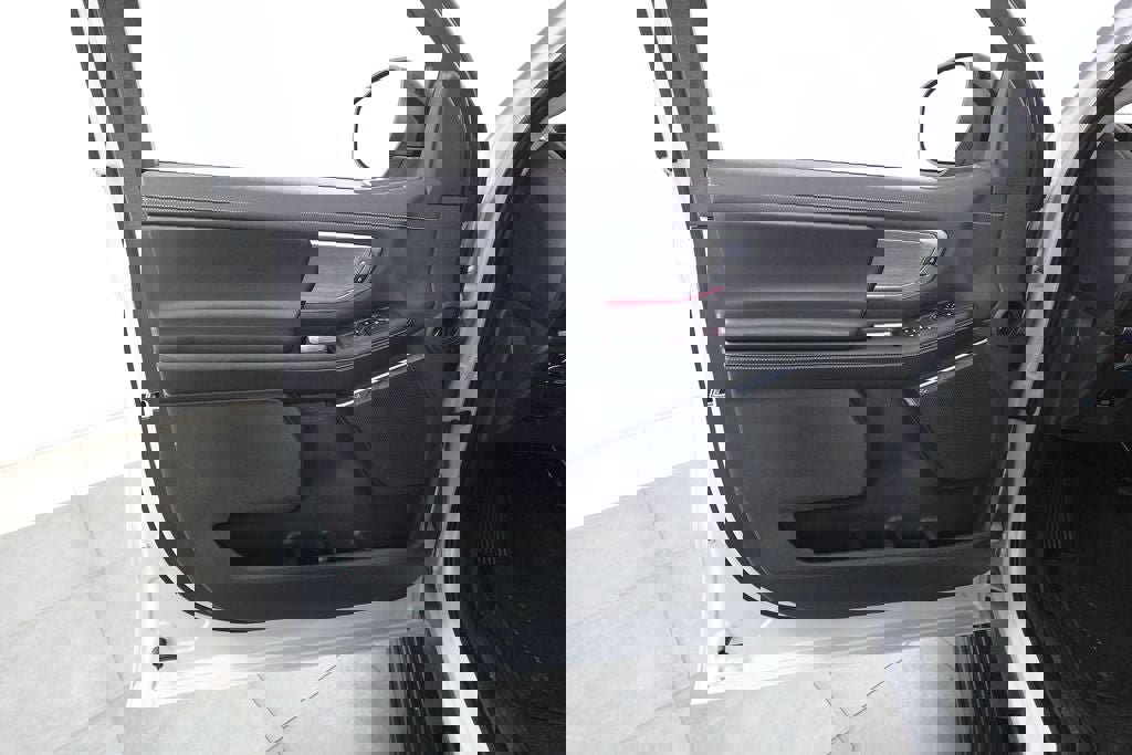 Certified 2025 Ford Expedition Platinum image 8