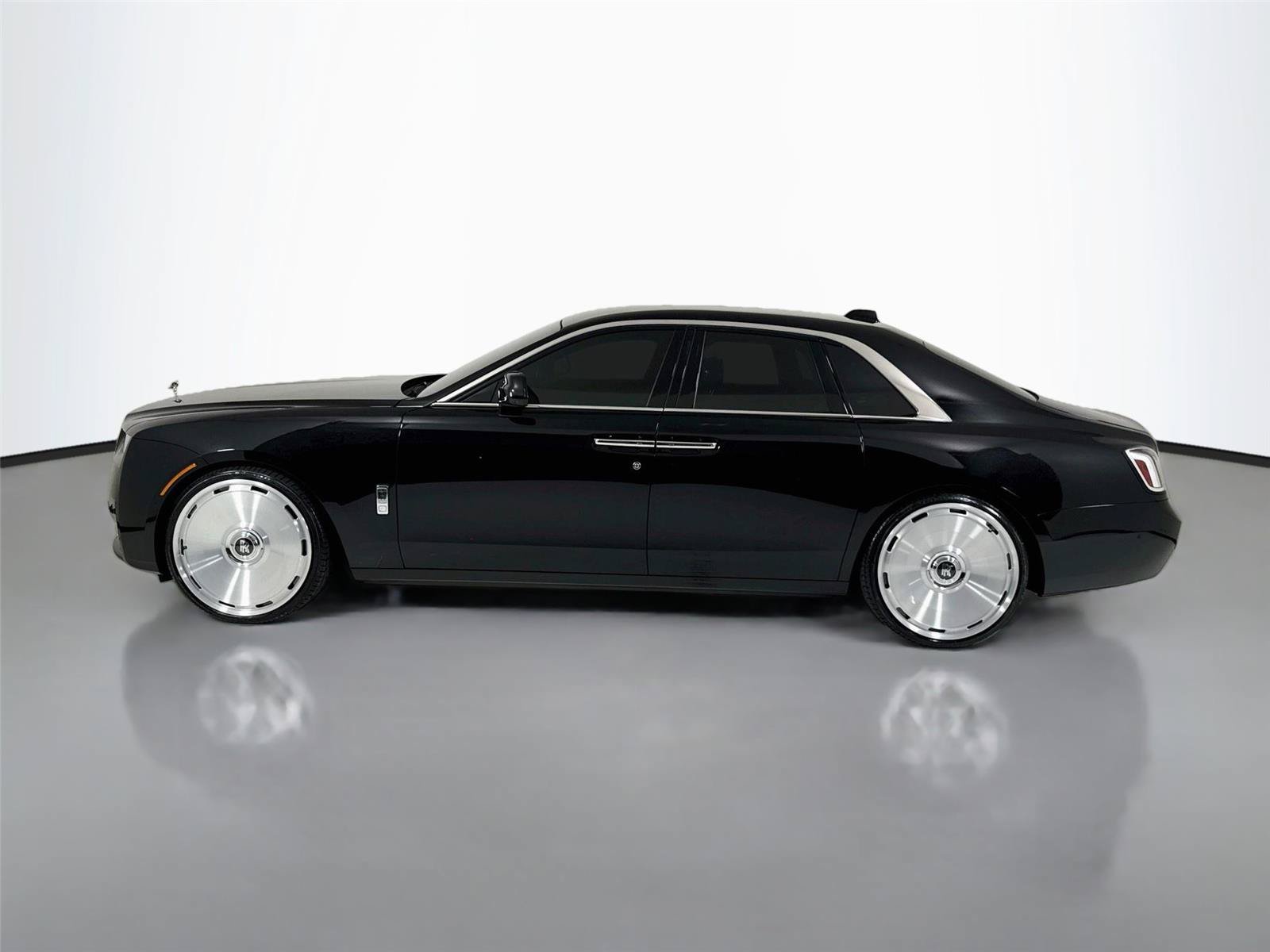 Used 2025 Rolls-Royce Ghost AWD/4WD image 10