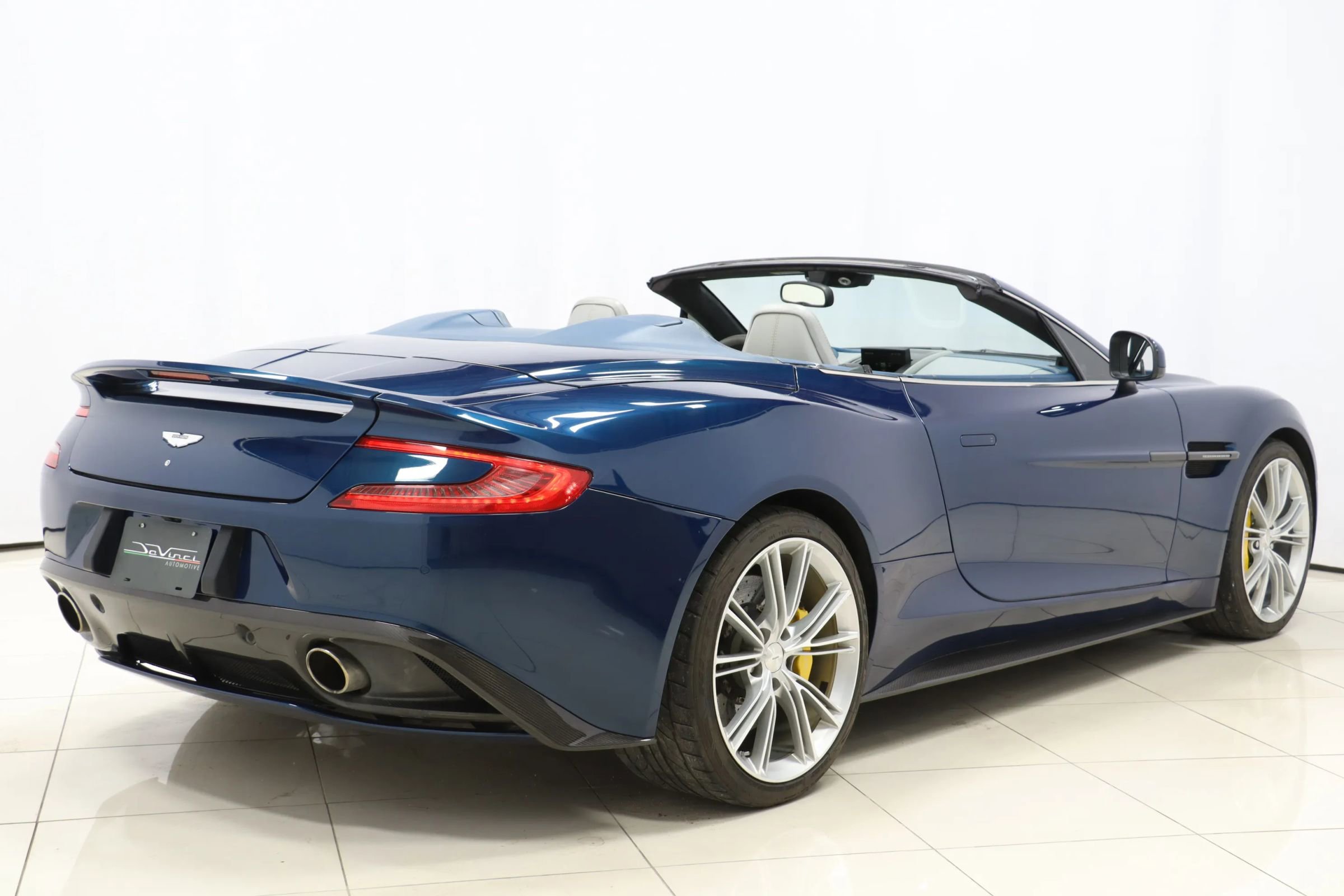 Used 2014 Aston Martin Vanquish Volante RWD image 4