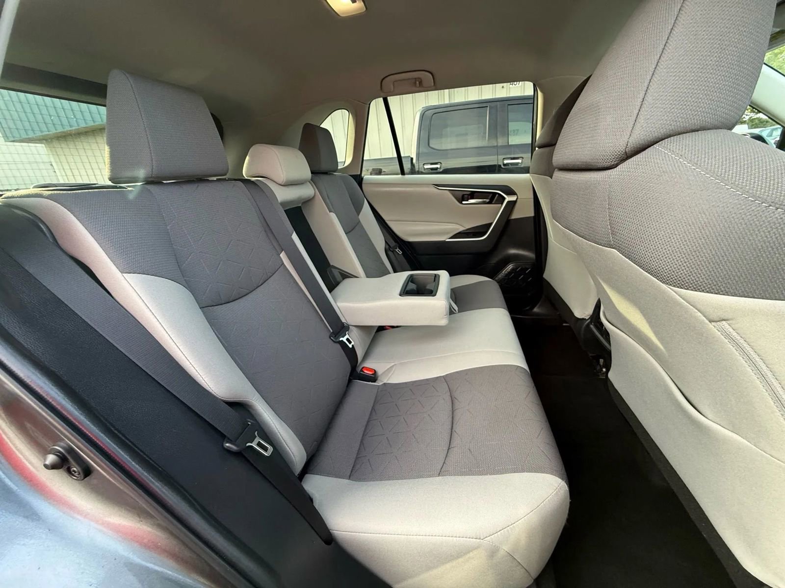 Used 2022 Toyota RAV4 XLE image 9