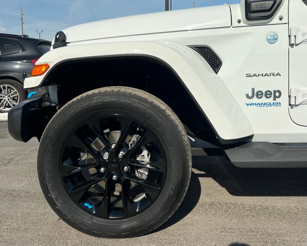 Used 2022 Jeep Wrangler Unlimited Sahara w/ Cold Weather Group image 37