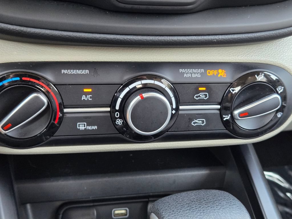 Certified 2025 Kia Soul LX w/ LX Technology Package FWD image 26