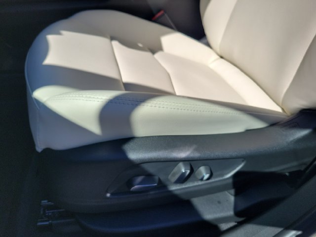 New 2026 Cadillac XT5 Sportv w/ LPO, Floor Liner Package AWD/4WD image 24