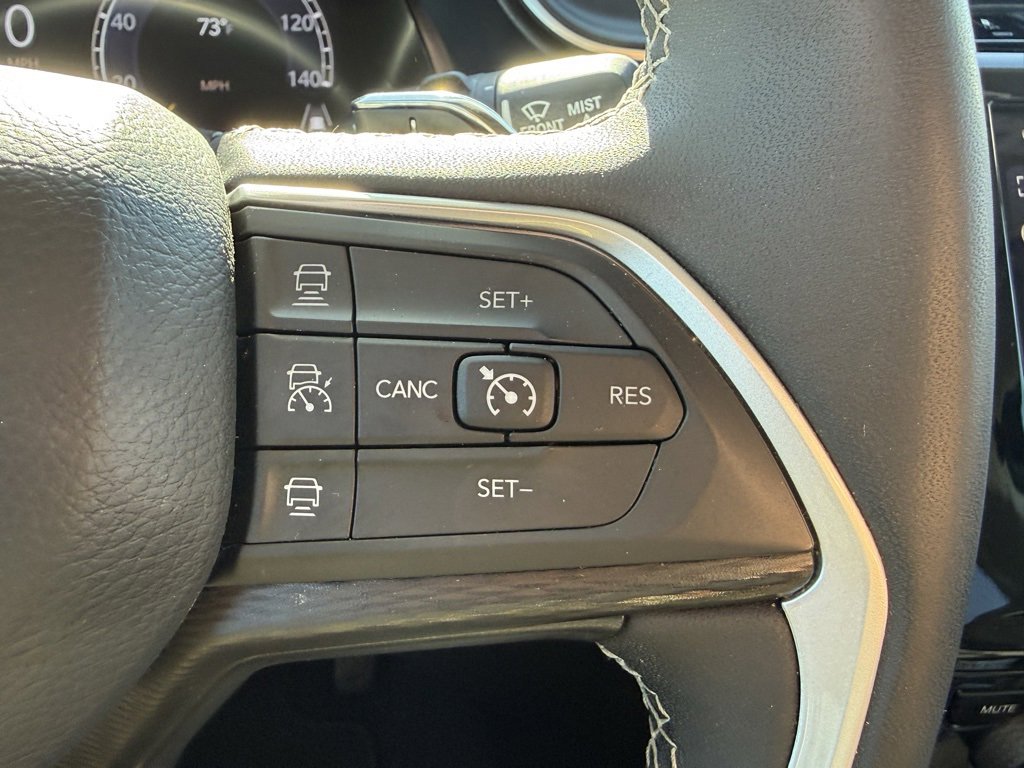 Used 2023 Jeep Grand Cherokee L Laredo image 12