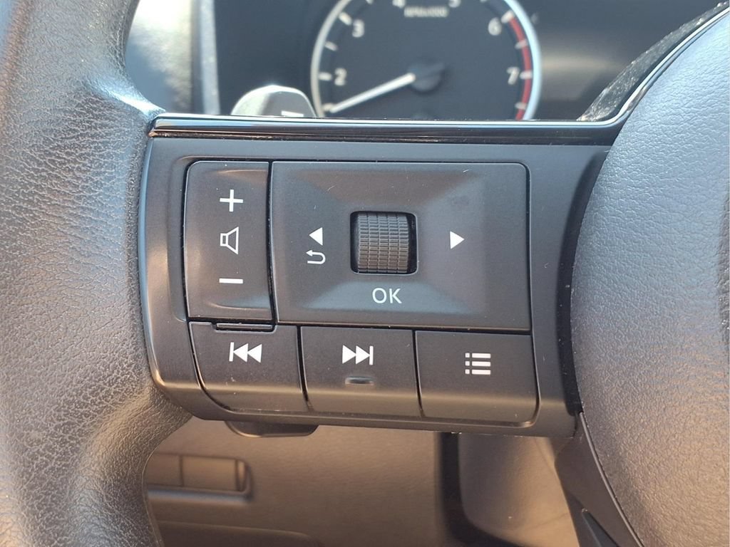 Used 2023 Nissan Rogue SV AWD/4WD image 13