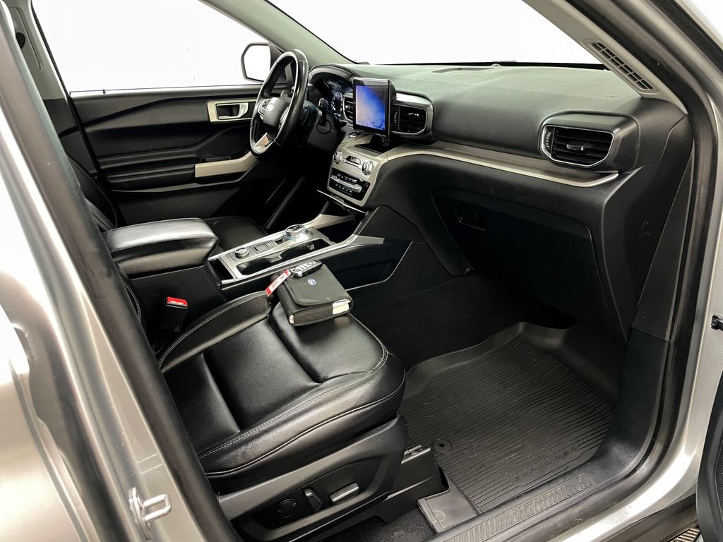 Used 2020 Ford Explorer XLT AWD/4WD image 40