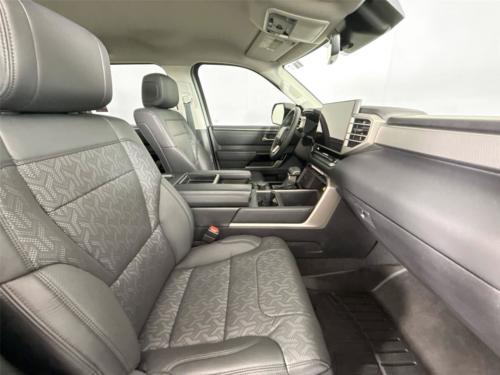 Used 2024 Toyota Tundra Limited AWD/4WD image 41