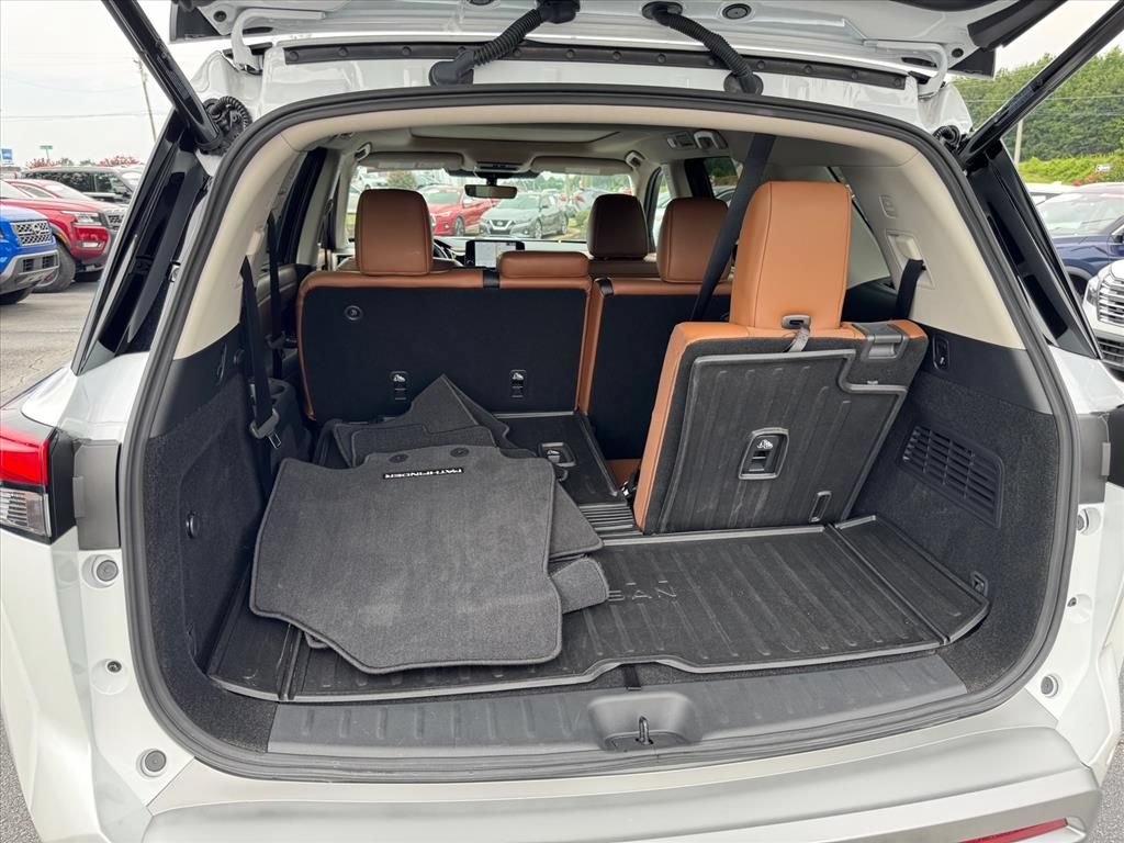 Certified 2025 Nissan Pathfinder Platinum w/ Cargo Package FWD image 16