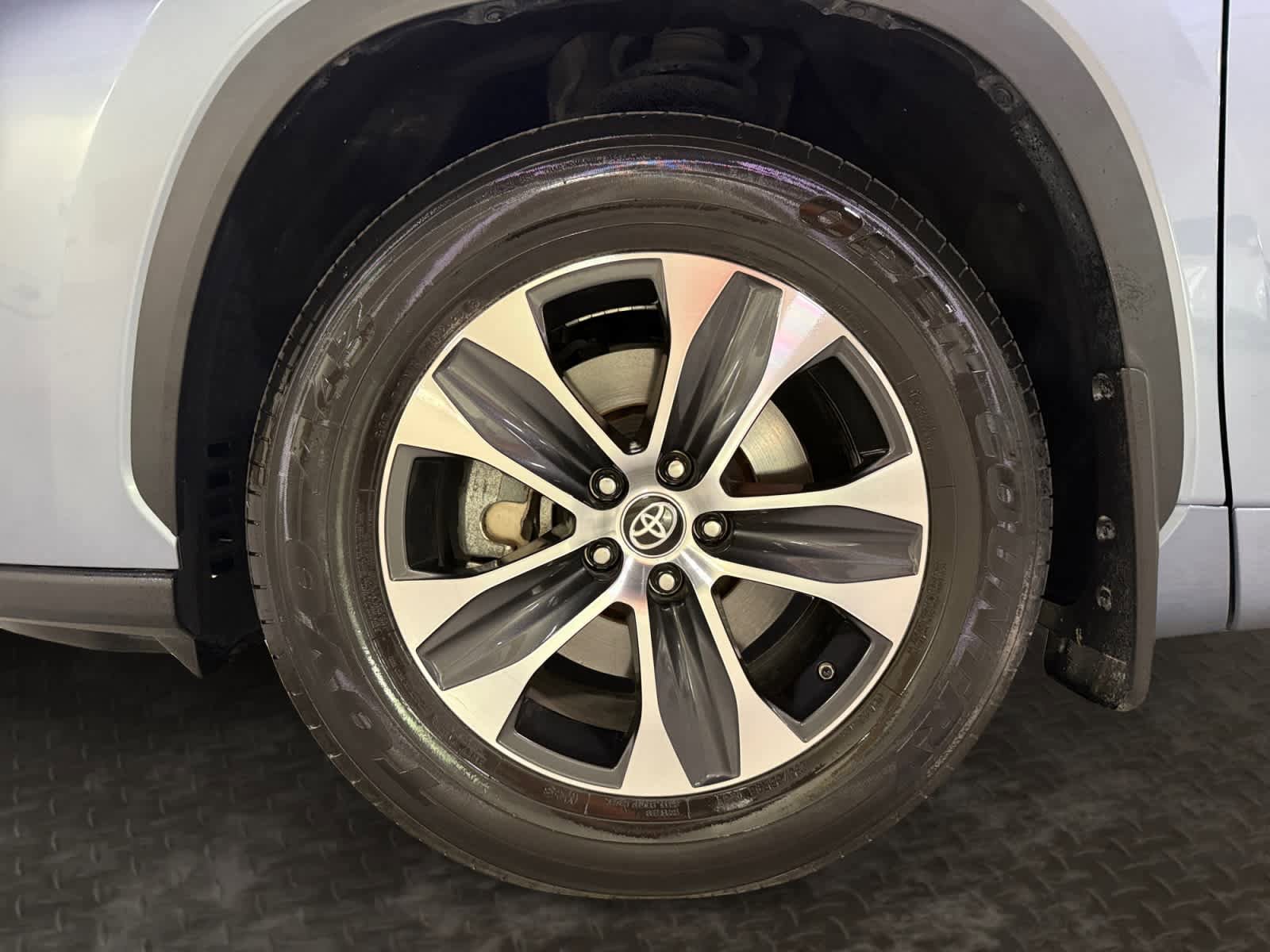 Used 2023 Toyota Highlander XLE FWD image 21