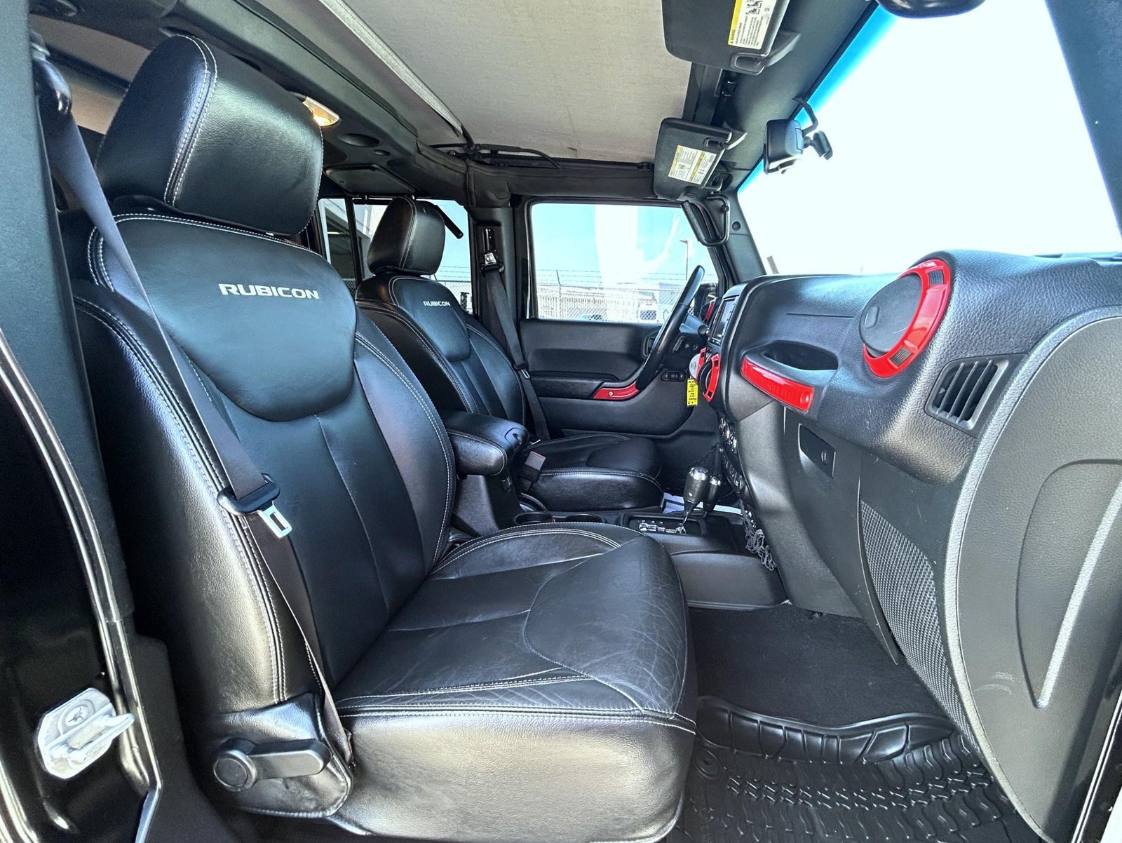 Used 2015 Jeep Wrangler Unlimited Rubicon AWD/4WD image 15