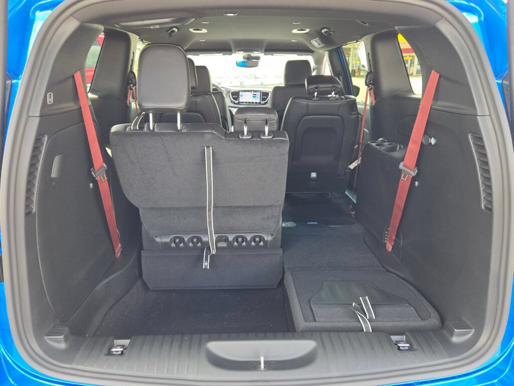 New 2027 Chrysler Pacifica Select AWD/4WD image 23