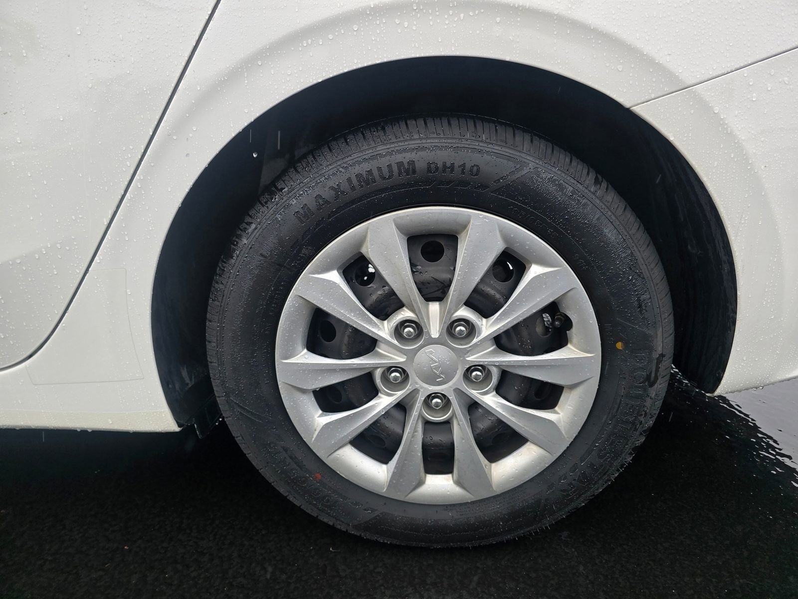 Used 2022 Kia Forte FE image 9