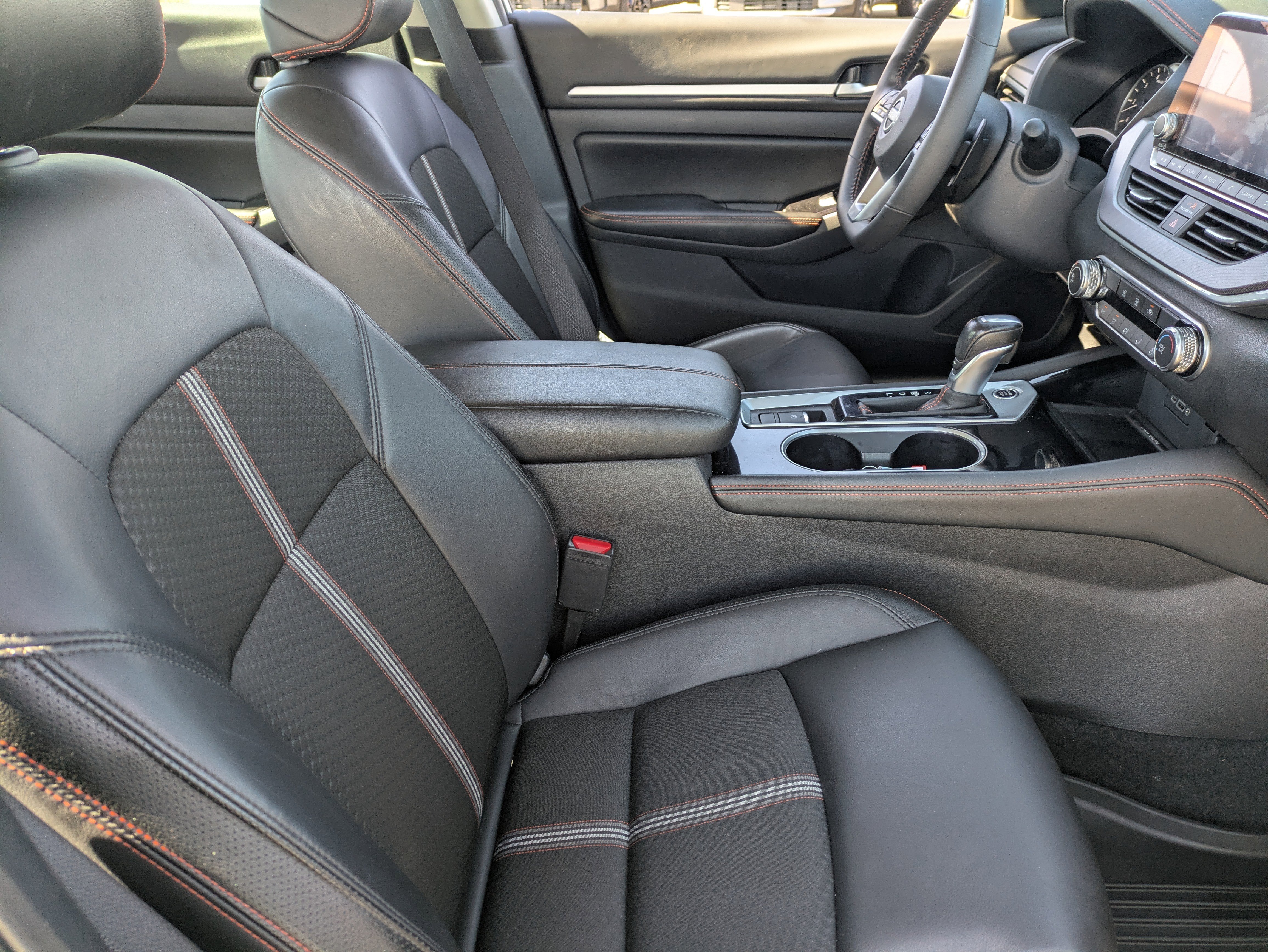 Used 2024 Nissan Altima 2.5 SR image 11